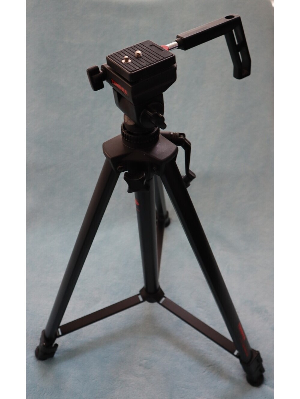 Tundra Video Ultima 66 Tripod Complete. Great Condition. With a pan/tilt head.